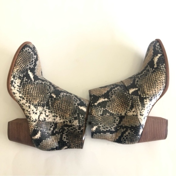 Madewell The Rosie in Snake Embossed Leather Stacked Heel Ankle Boot Size 7.5 - Picture 6 of 13